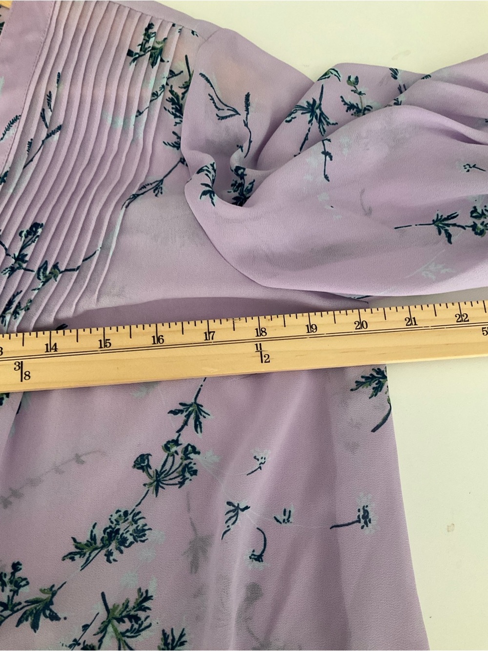 Cinq a Sept Jennings Medium Lilac Floral Pintuck Button Front V-Neck Blouse EUC - Picture 10 of 13